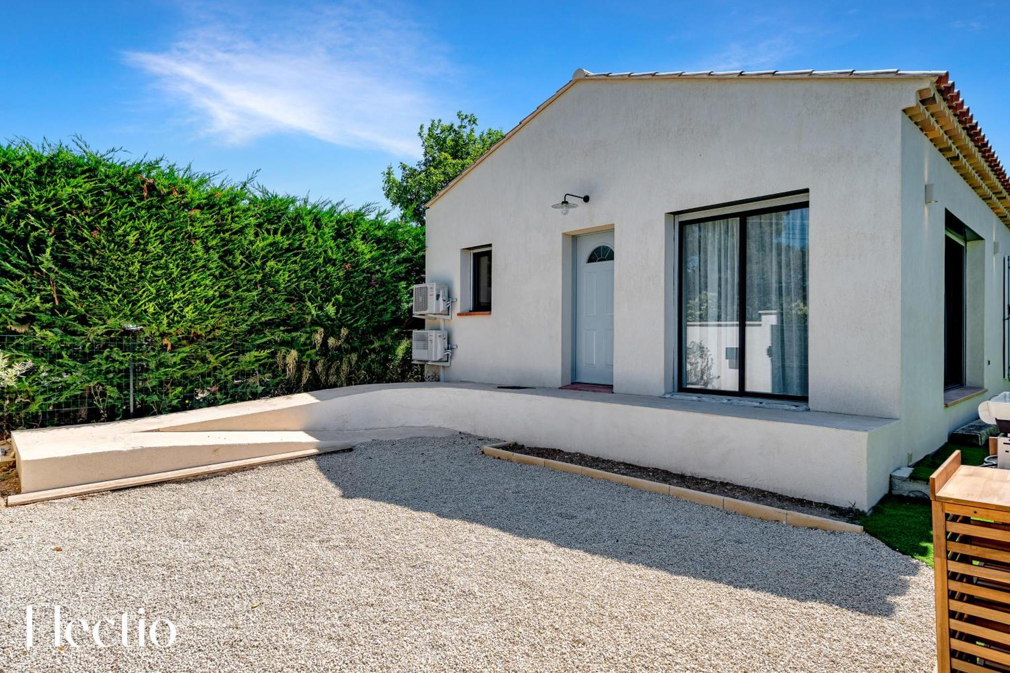 Villa Oliveda - Piscine & Salon Cinema Lourmarin Exterior foto